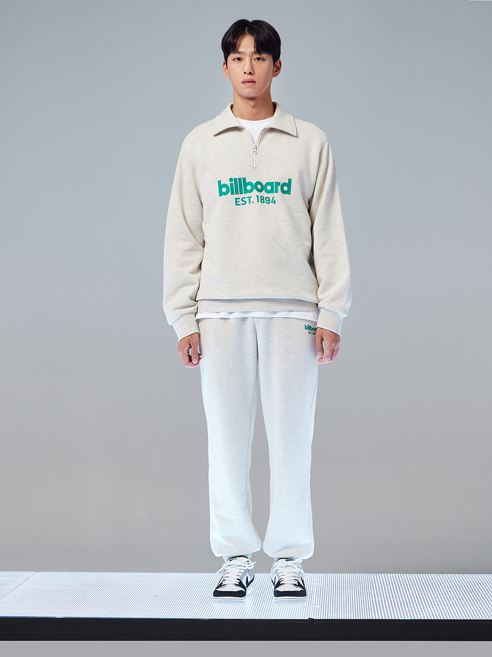 Basic small logo color sweatpants_Oatmeal