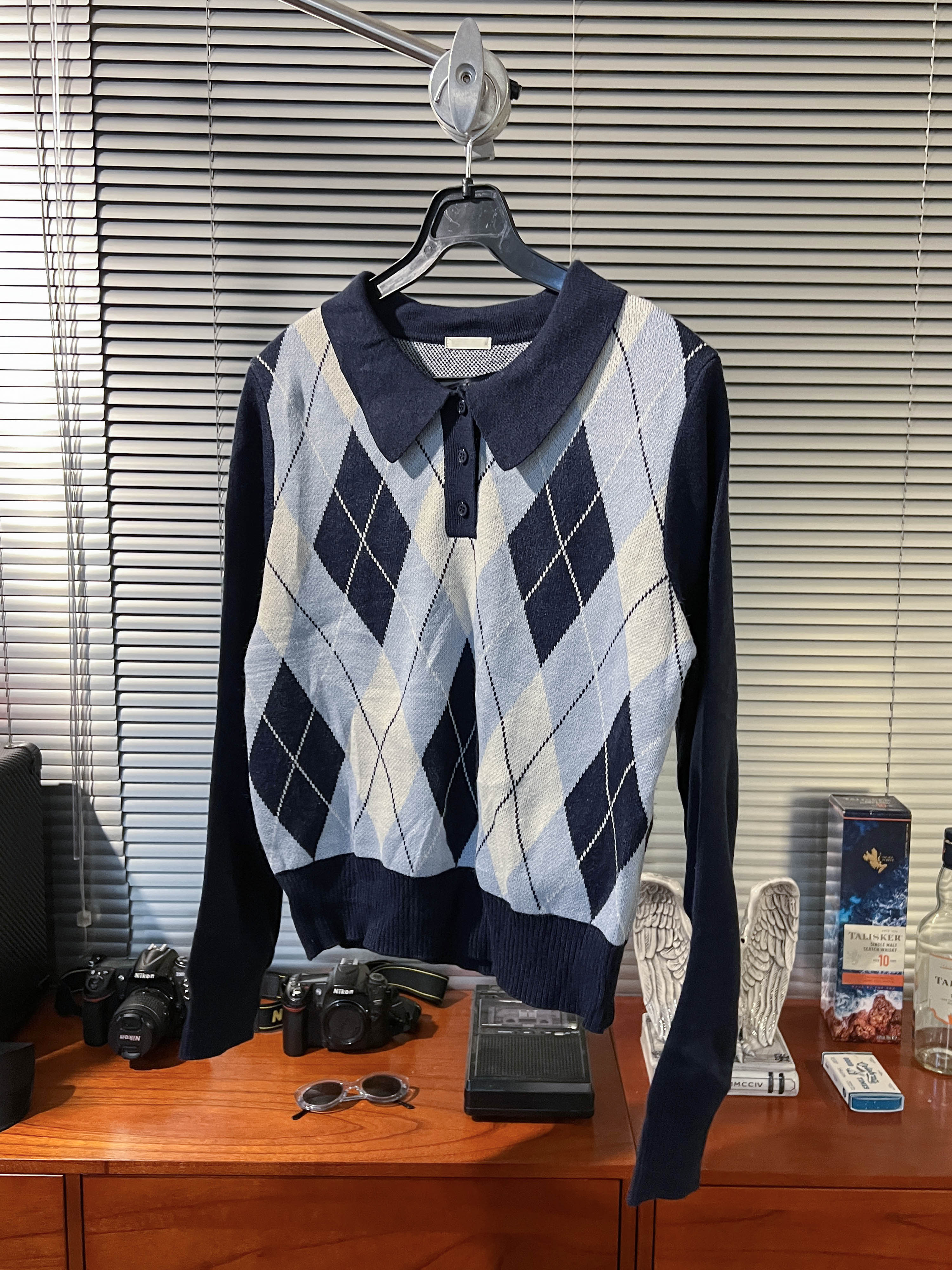 GU argyle knit top