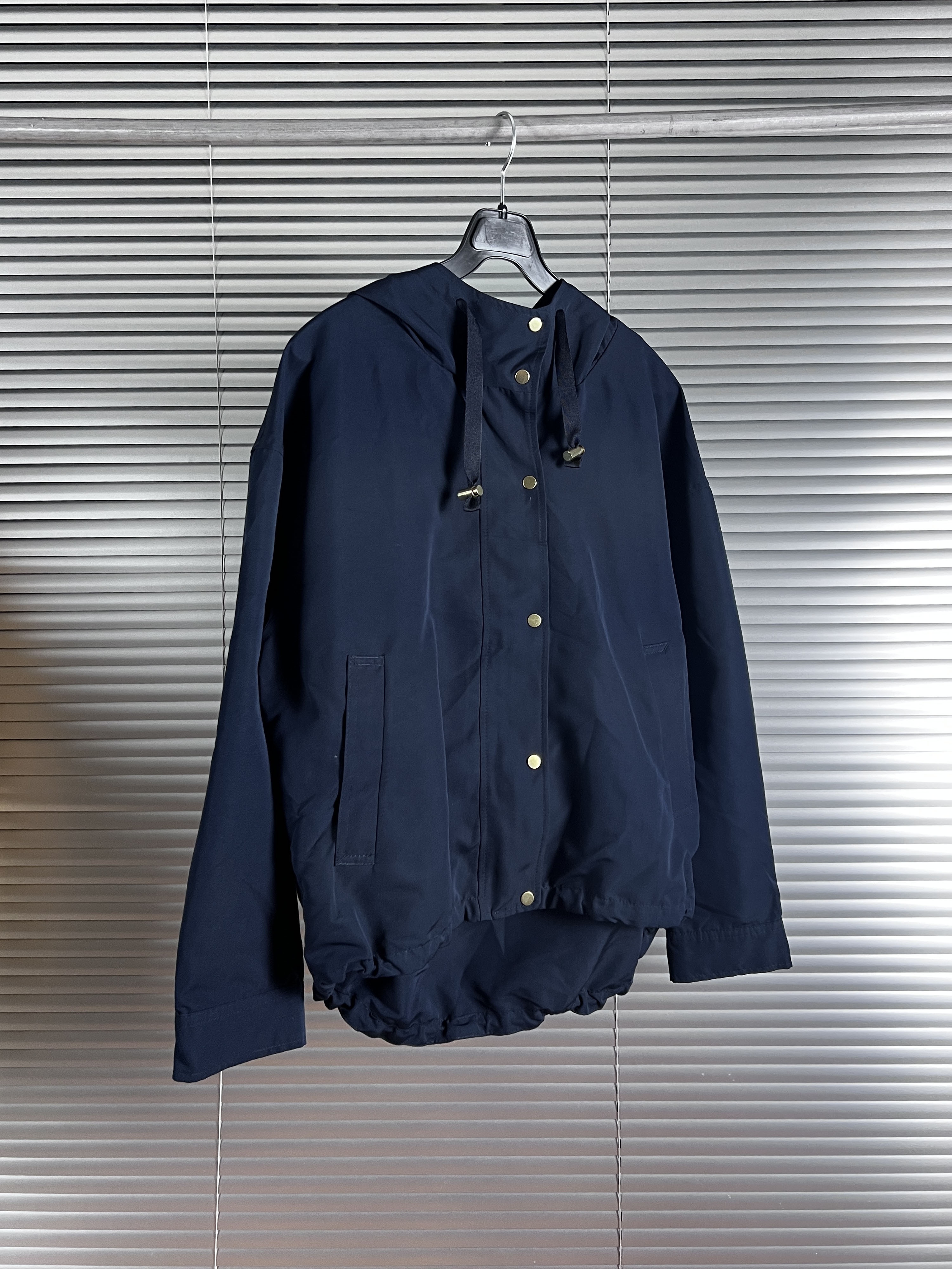 GU crop blouson