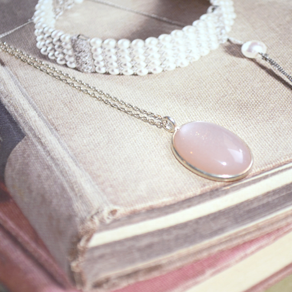 peach moonstone.579