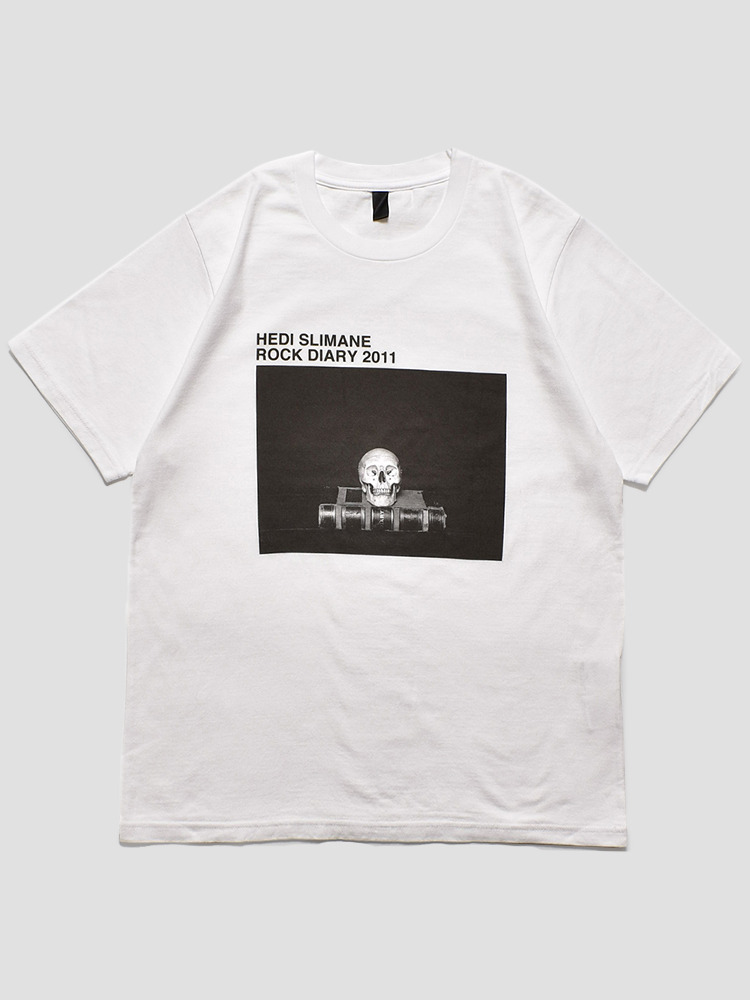 [LIMITED EDITION]  WHITE HEDI SLIMANE X STEI-LO ROCK DIARY 2011 T-SHIRT  마인데님 화이트 에디 슬리먼 락 다이어리 티셔츠 - 아데쿠베