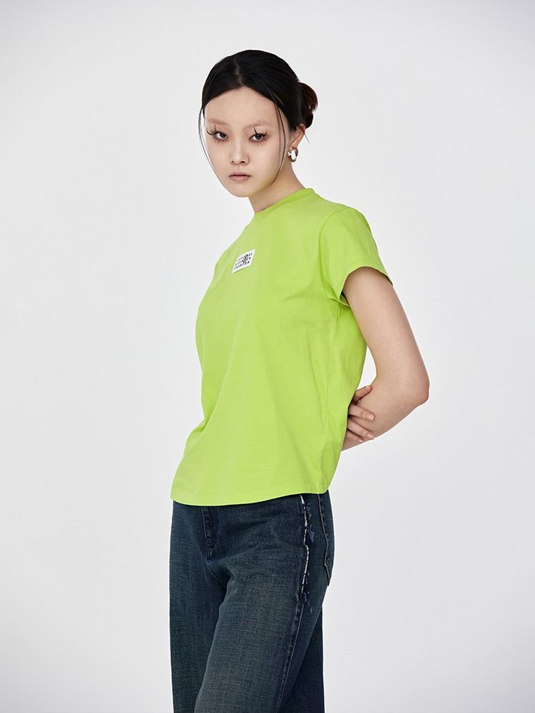 NEON GREEN CROPPED T-SHIRT  MM6 네온 그린 크롭 티셔츠 - 아데쿠베