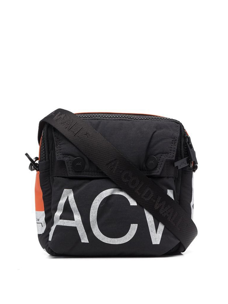 BLACK INSULATE MESSENGER BAG  ACW(어콜드월) 블랙 인슐레이트 메신저 백 - 아데쿠베