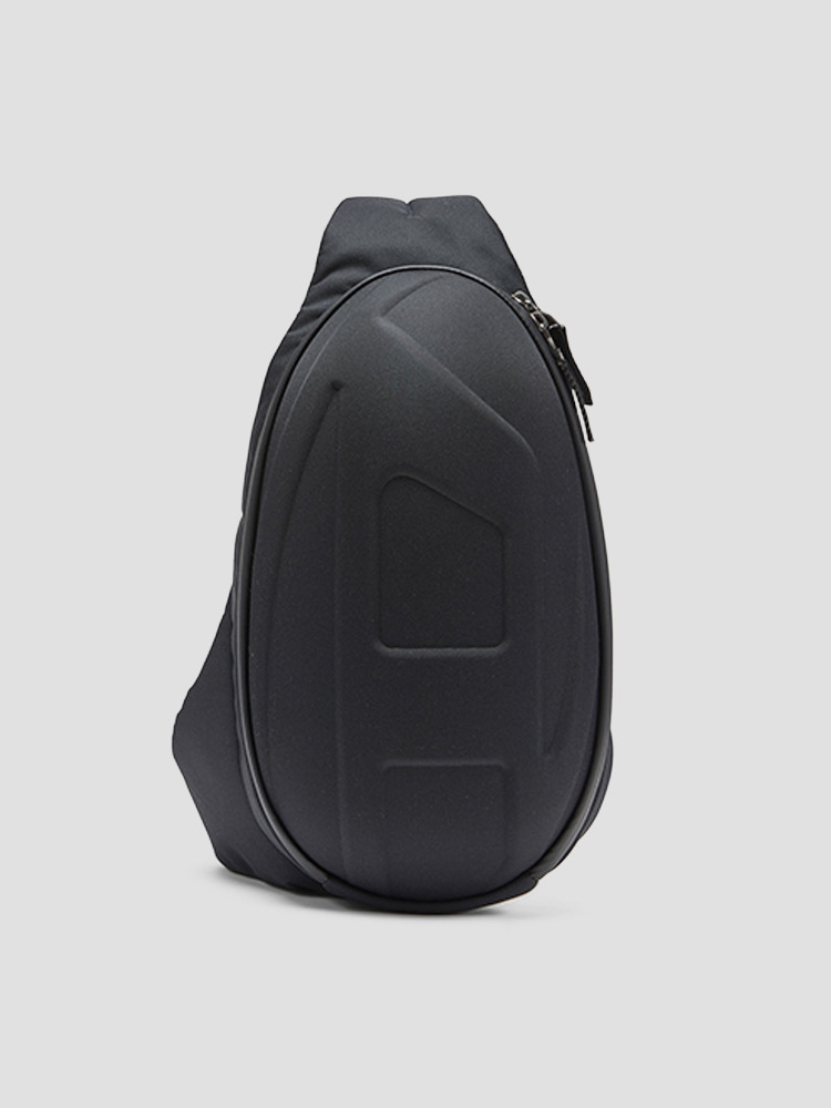 BLACK 1DR-POD SLING BAG  디젤(DIESEL) 블랙 슬링 백 - 아데쿠베