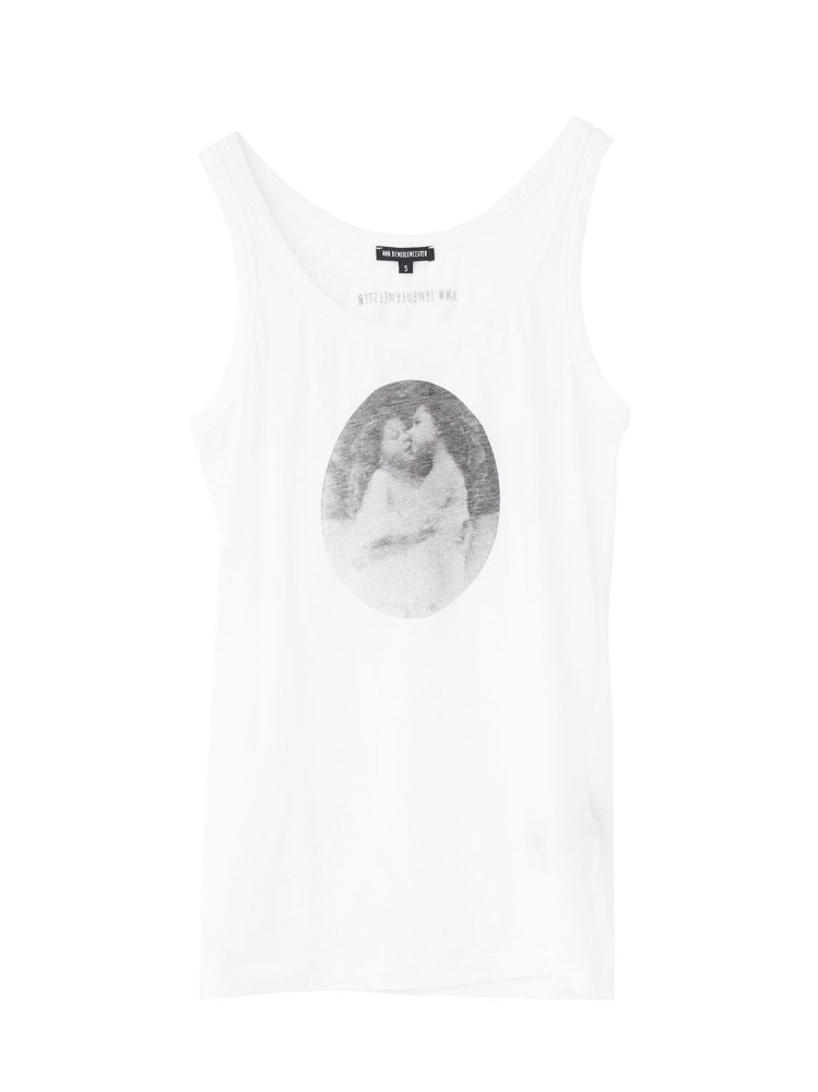 WHITE GRAPHIC PRINTED SLEEVELESS TOP  앤 드뮐미스터 화이트 그래픽 프린트 슬리브리스 탑 - 아데쿠베