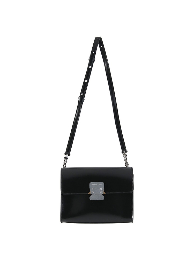 BLACK CHAIN STRAP CROSSBODY BAG  알릭스 블랙 체인 스트랩 크로스바디 백 - 아데쿠베