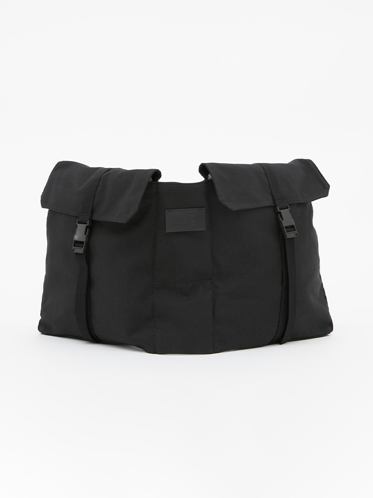 BLACK MESSANGER WRAP AROUND BAG  MM6 블랙 메신저 랩 어라운드 백 - 아데쿠베