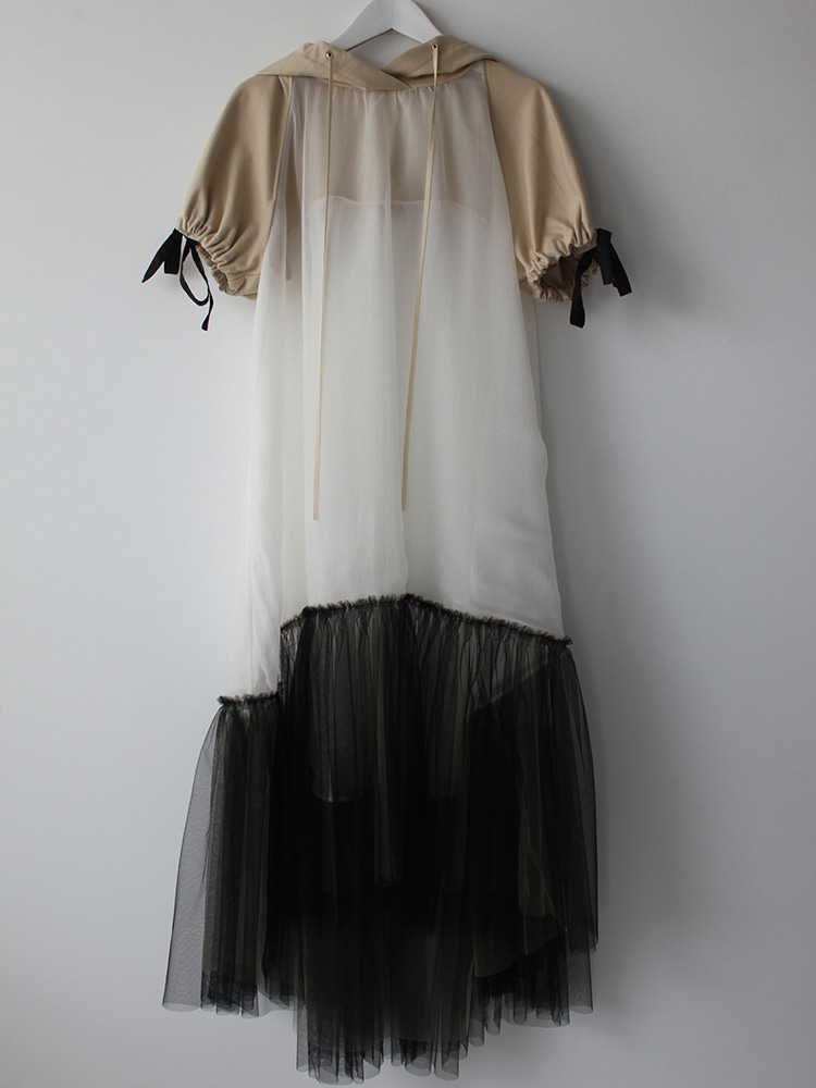 BLACK BEIGE MAXI CONTRAST TULLE HEM SWEATSHIRT DRESS  샹샹 루안 블랙 베이지 맥시 밑단 배색 튤 스웨트셔츠 드레스 - 아데쿠베