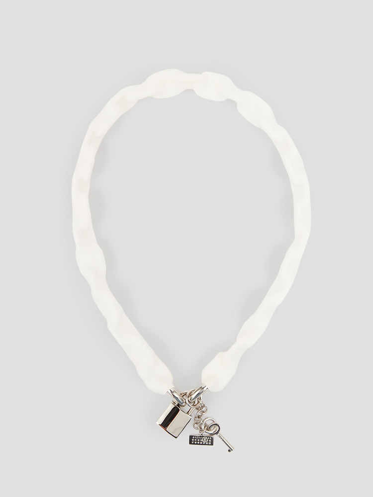 WHITE SILVER BIKE LOCK NECKLACE  MM6 화이트 실버 바이크 락 목걸이 - 아데쿠베