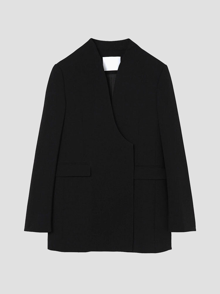 BLACK COLLARLESS DOUBLE BREASTED SUIT JACKET  마메 쿠로구치 블랙 칼라리스 더블 브레스티드 수트 자켓 - 아데쿠베