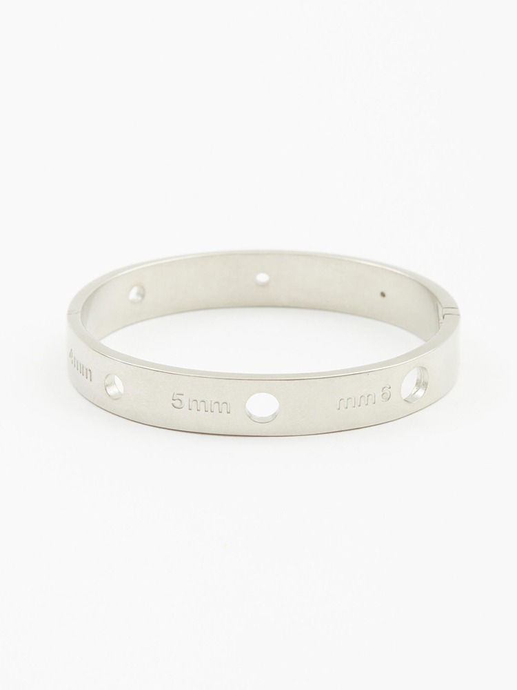 SILVER LOGO BRACELET  MM6 실버 로고 팔찌 - 아데쿠베