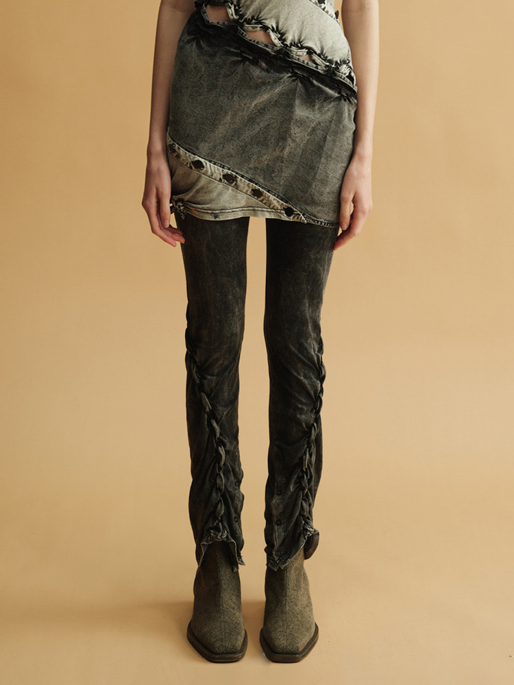 DARK GRAY “LOOP” SPIRAL SMOCKED WASHED TROUSERS  폰더럴 다크 그레이 &quot;루프&quot; 스파이럴 스모크 워시드 트라우저 - 아데쿠베