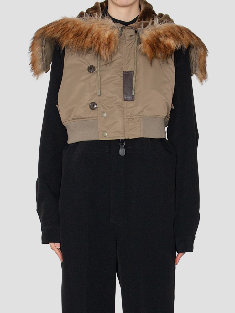 KHAKI TYPE N-2B CROPPED VEST  하이크(HYKE) 카키 타입 N-2B 크롭 베스트 - 아데쿠베