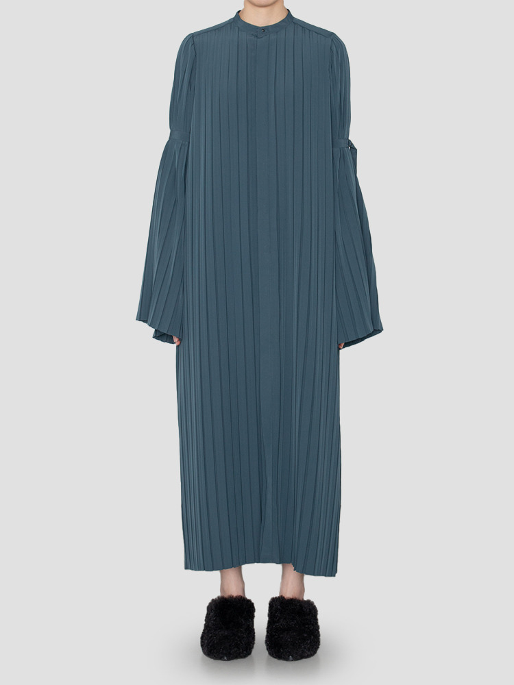 BLUE GREEN TAFFETA PLEATED DRESS  하이크(HYKE) 블루 그린 태피터 플리츠 드레스 - 아데쿠베