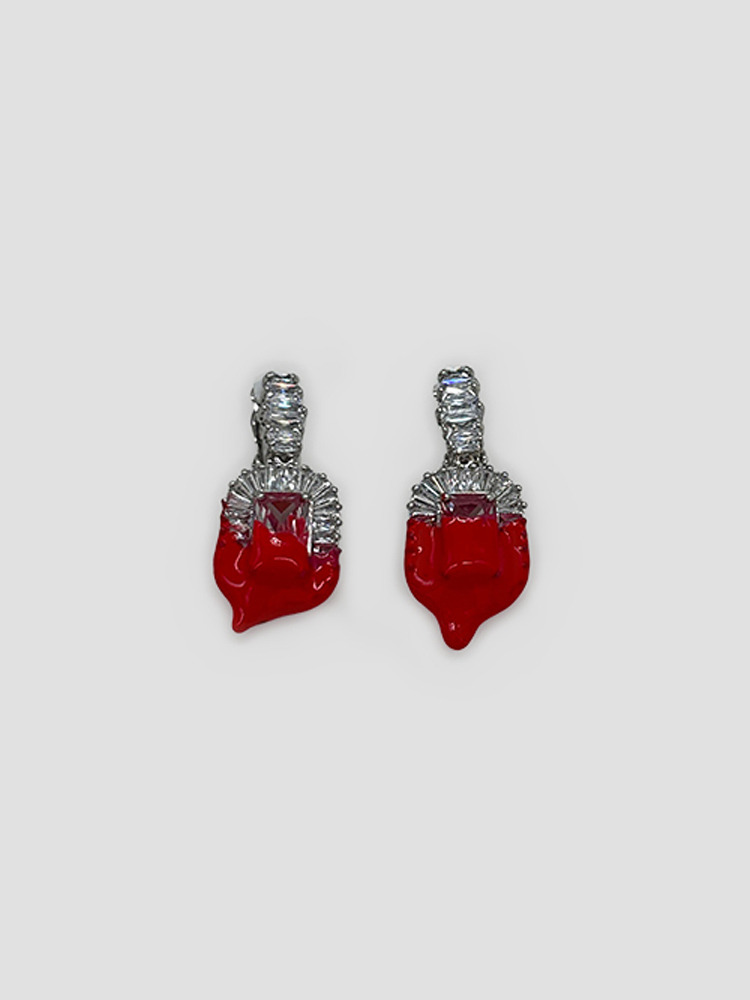 RED DIAMOND DIP CLIP EARRINGS  오토링거 레드 다이아몬드 딥 클립 귀걸이 - 아데쿠베