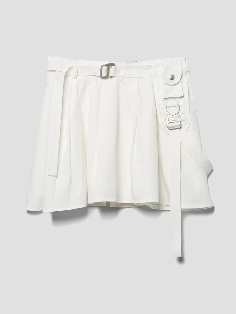 WHITE HARNESS STRAP PLEATED MINI SKIRT  프라이빗 폴리시 화이트 하네스 스트랩 플리츠 미니 스커트 - 아데쿠베