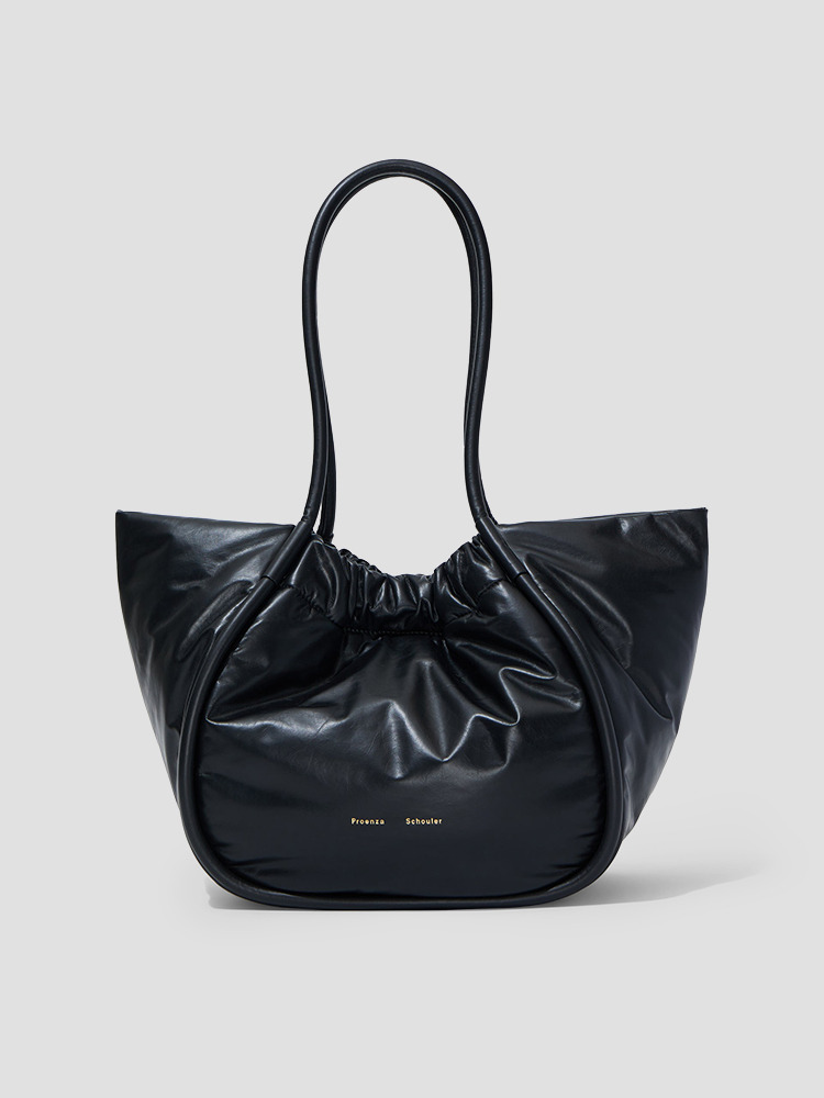 BLACK LARGE RUCHED TOTE BAG  프로엔자 슐러 블랙 라지 러치드 토트 백 - 아데쿠베