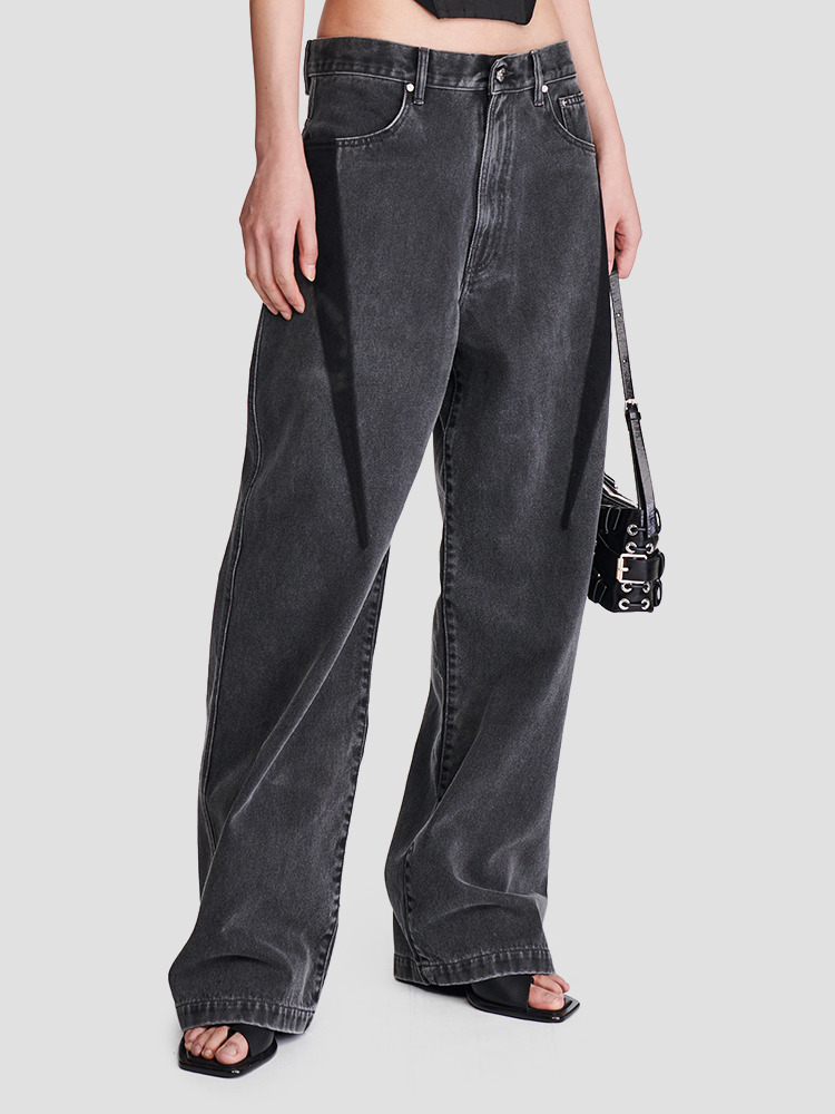 WASHED BLACK SLOUCHY DARTED JEANS  디온 리(DION LEE) 워시드 블랙 슬라우치 다트 진 - 아데쿠베