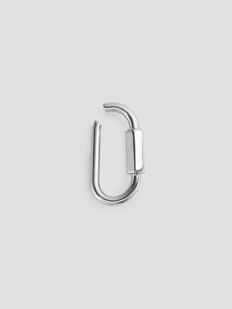 SILVER CARABINER EARCUFF  MM6 실버 카라비너 이어커프 - 아데쿠베