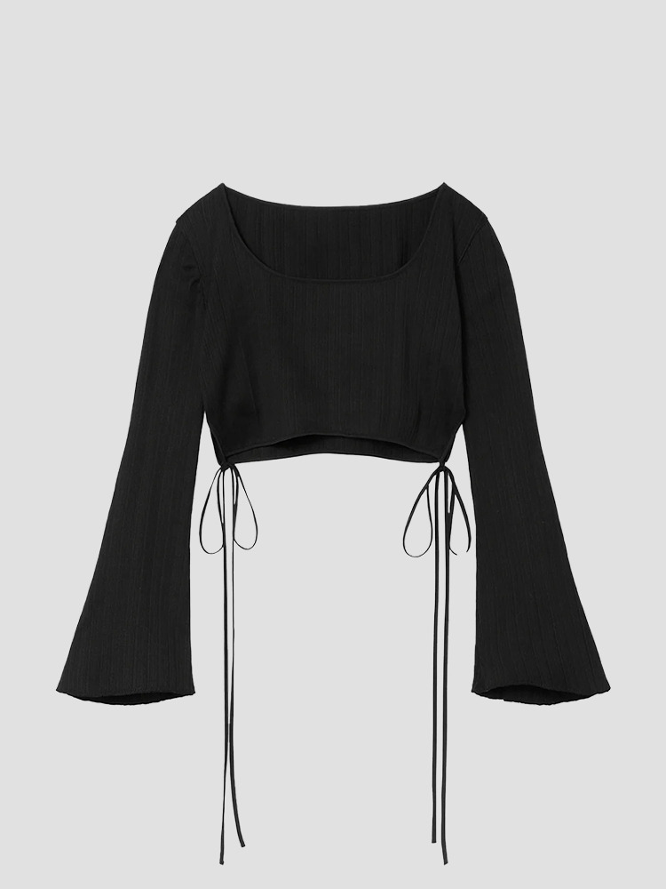 BLACK RANDOM RIBBED CROP TOP  마메 쿠로구치 블랙 립 크롭 탑 - 아데쿠베