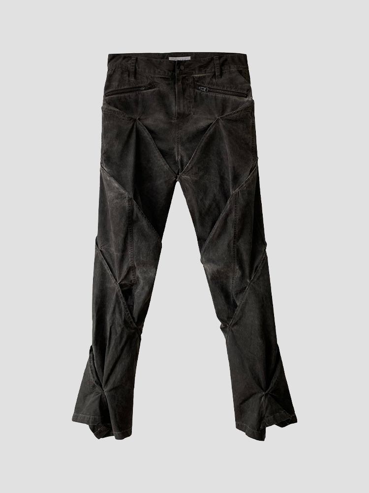 BLACK GATHER-TWISTED DYE SHELL TROUSERS  준태 킴 블랙 개더 트위스트 다이 쉘 트라우저 - 아데쿠베