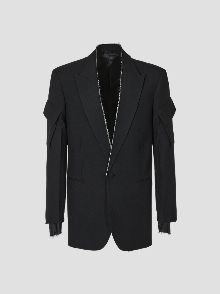 BLACK POCKET SLEEVE BLAZER  알릭스 블랙 포켓 슬리브 블레이저 - 아데쿠베