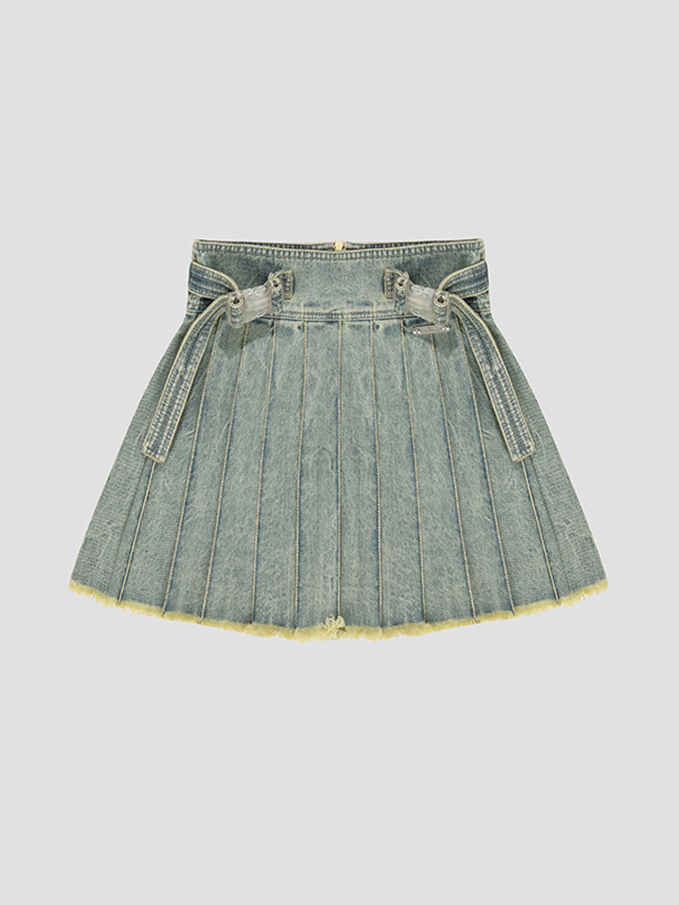 LIGHT BLUE BUCKLE STRAP PLEATED MINI SKIRT  프라이빗 폴리시 라이트 블루 버클 스트랩 플리츠 미니 스커트 - 아데쿠베