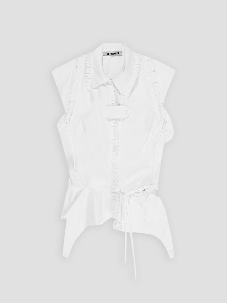 WHITE ROUCHED SLEEVELESS BLOUSE  오토링거 화이트 러치드 블라우스 - 아데쿠베