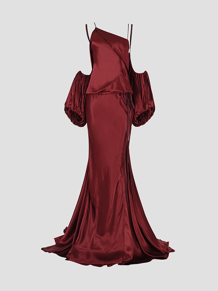 BURGUNDY INA SLEEVED X-LONG ASYMMETRIC FLARED DRESS  앤 드뮐미스터 버건디 이나 슬리브 엑스트라 롱 비대칭 플레어 드레스 - 아데쿠베