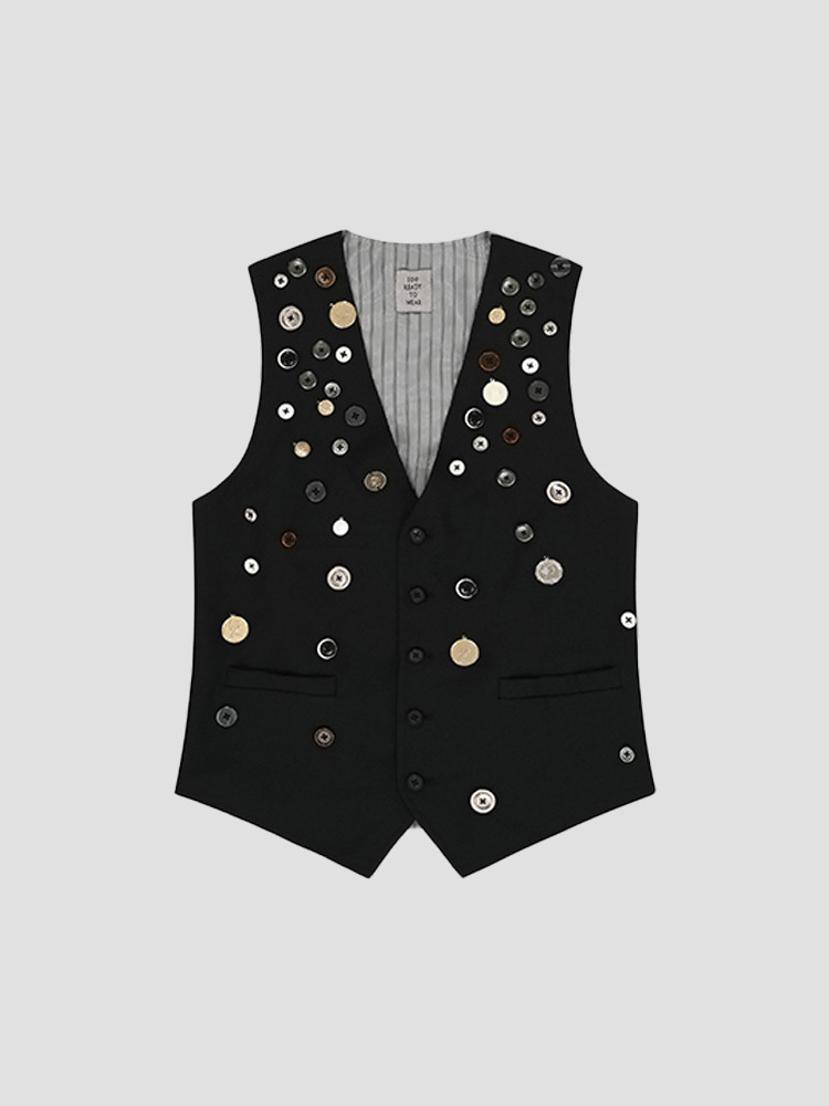 BLACK STUDDED VEST  SOE 블랙 스터드 베스트 - 아데쿠베