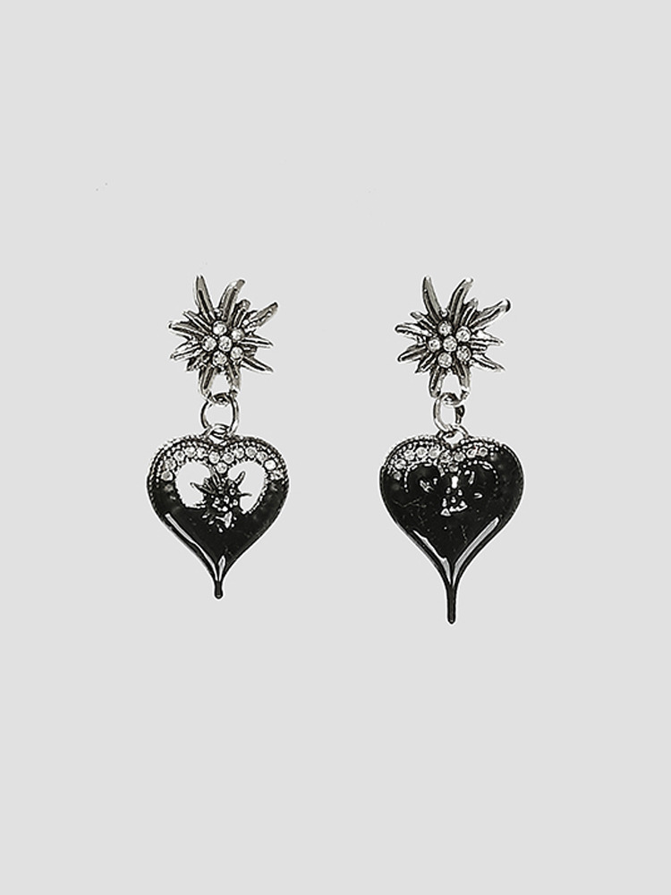 BLACK DIPPED FLOWER HEART EARRINGS  오토링거 블랙 딥 플라워 하트 귀걸이 - 아데쿠베