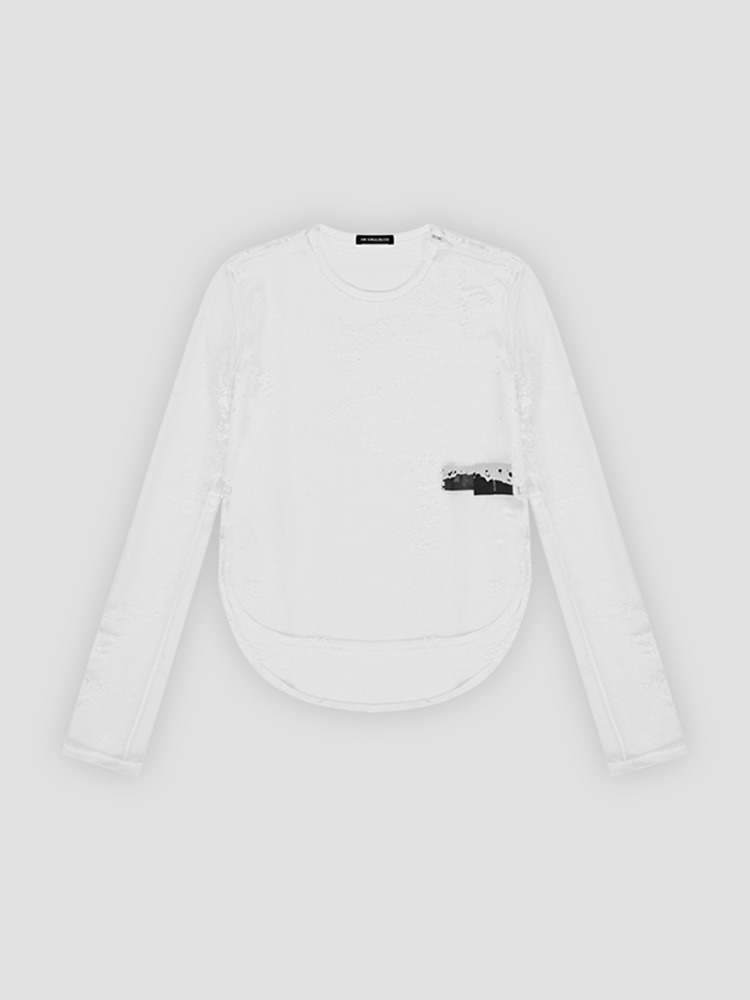 NATURAL WHITE FREA LONG SLEEVE CROPPED ROUNDED T-SHIRT  앤 드뮐미스터 내추럴 화이트 롱 슬리브 크롭 티셔츠 - 아데쿠베