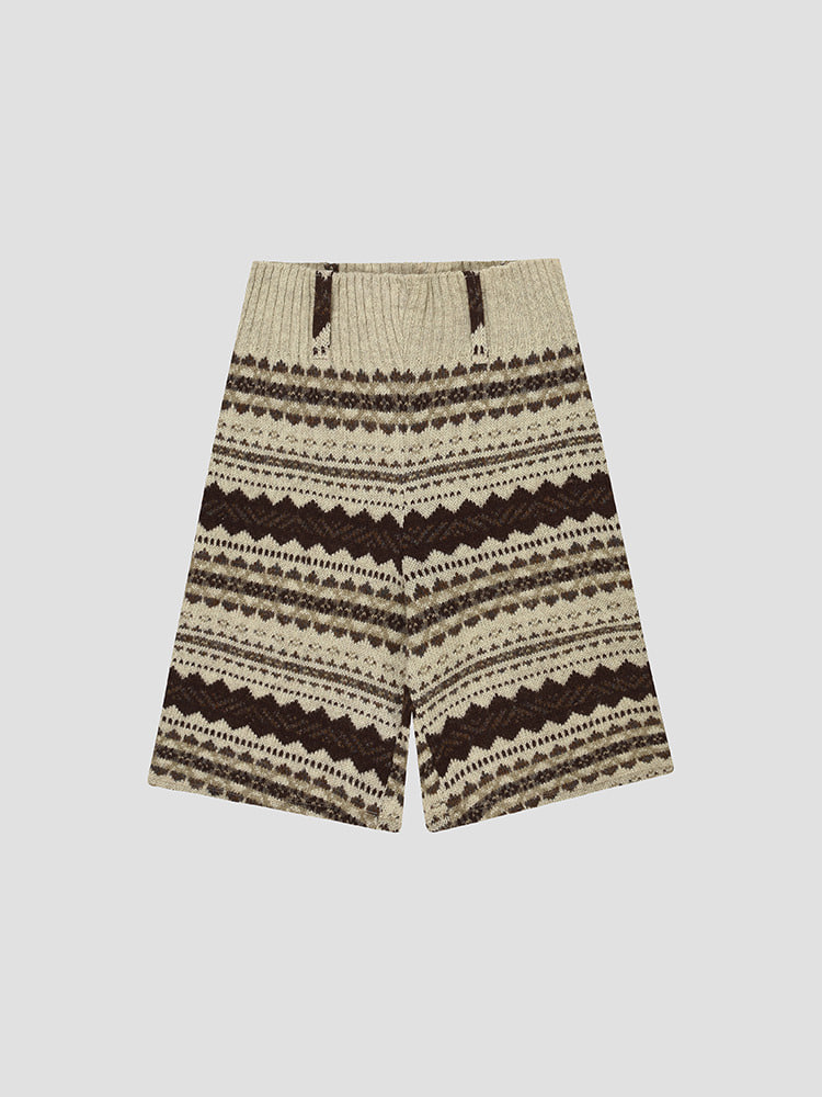 WHITE UPCYCLED KNIT SHORTS  크리스토프 럼프 화이트 업사이클 니트 쇼츠 - 아데쿠베