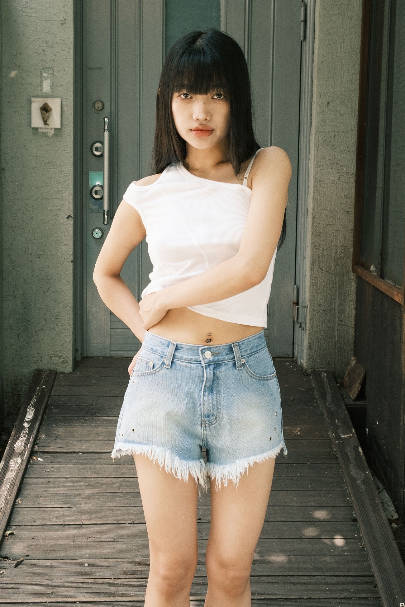 ROUGH EYELET DENIM SHORTS / BLUE