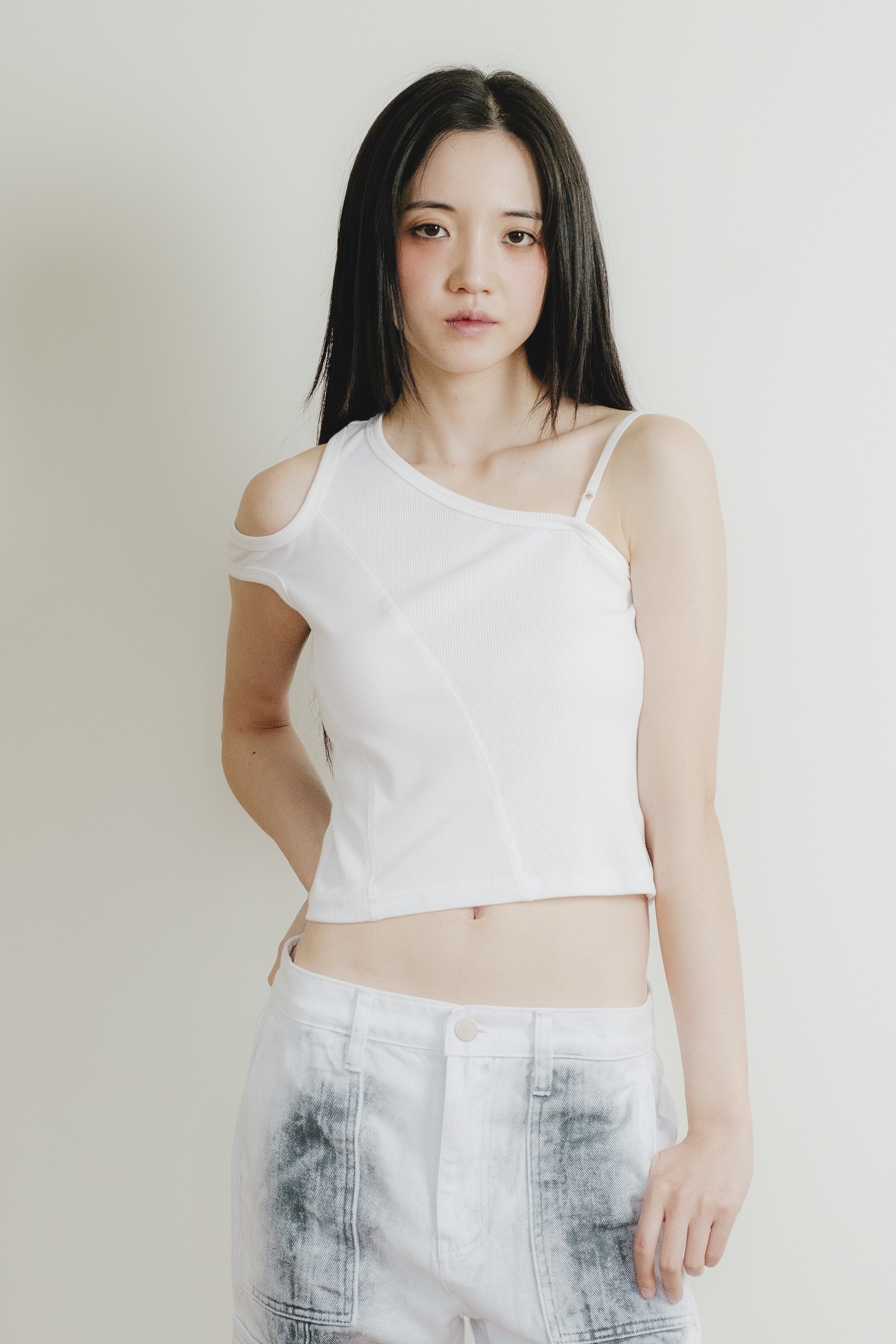 LINE SLEEVELESS / WHITE