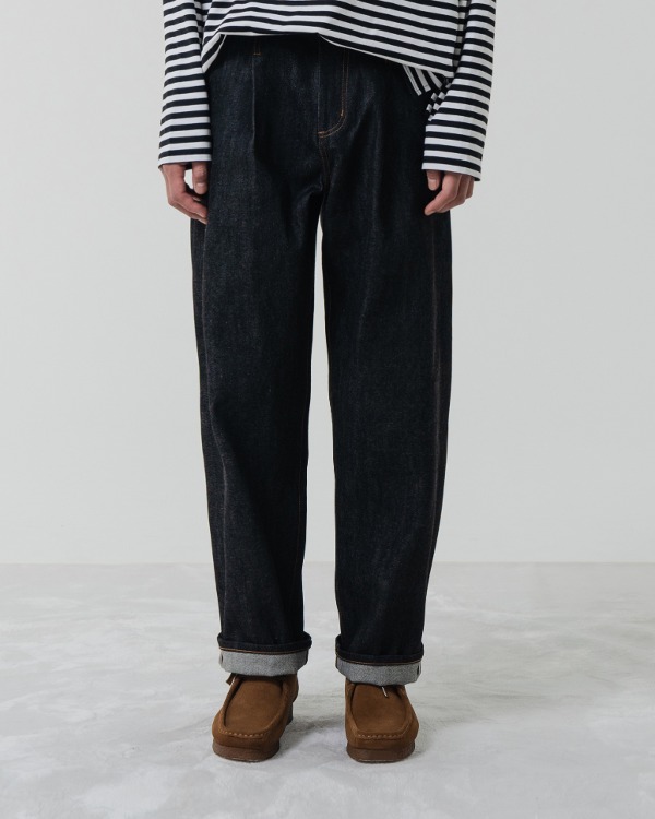 (올시즌) WIDEFIT ONE TUCK SELVEDGE DENIM_BLACK