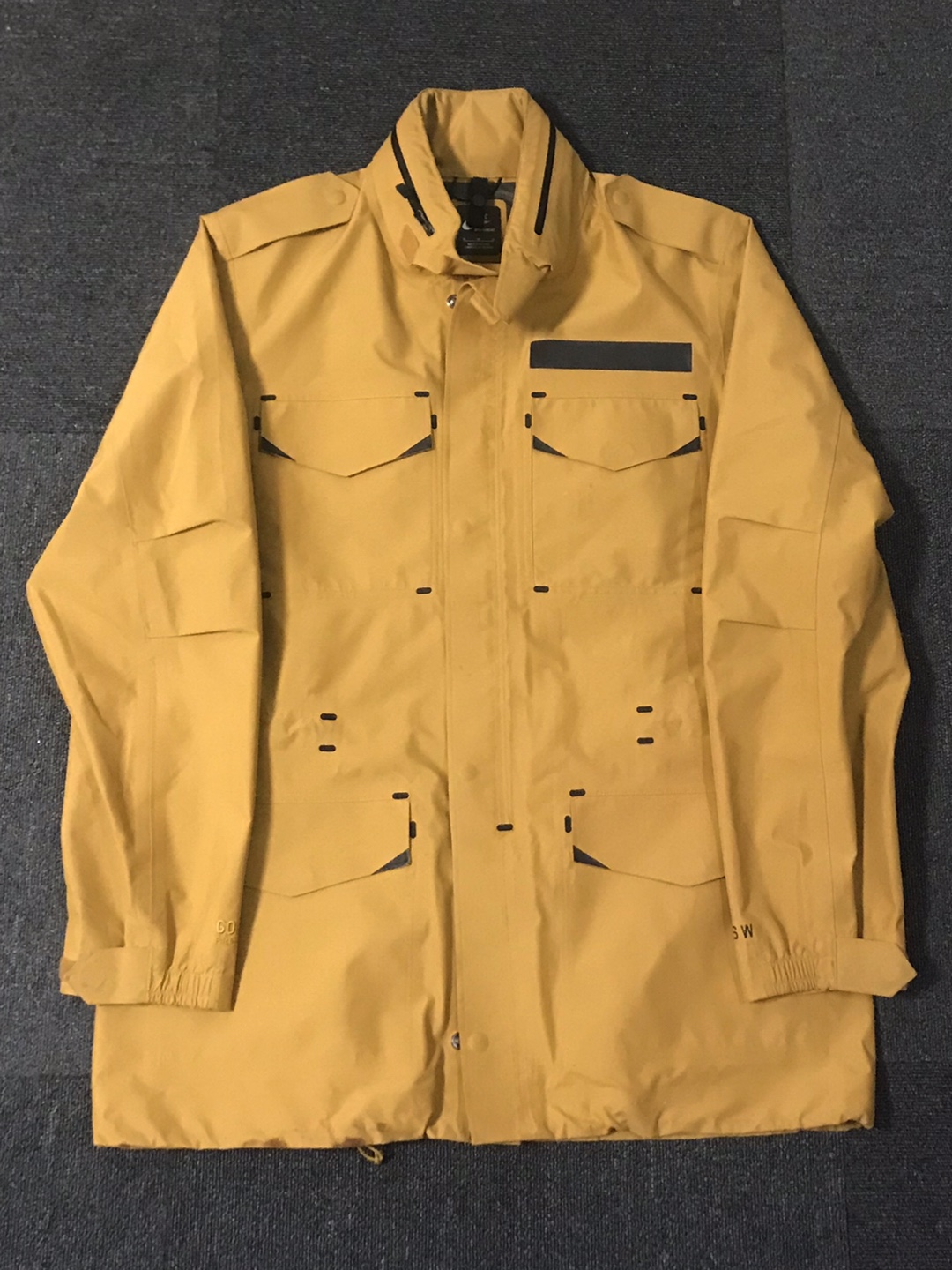nike nsw goretex field jacket (M size, ~100 추천)