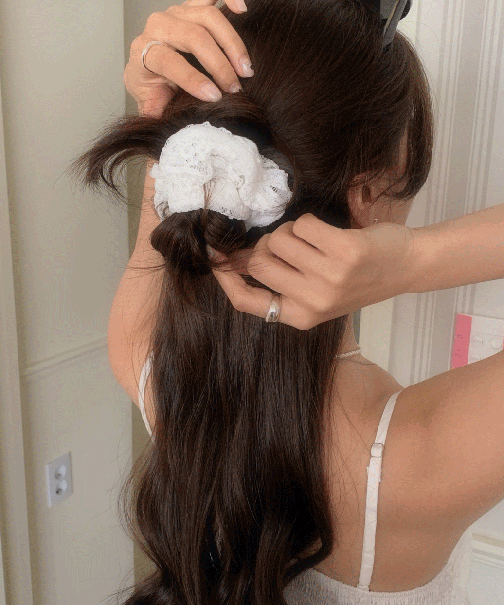 도로시 펀칭 레이스 스크런치 머리끈 (2color)