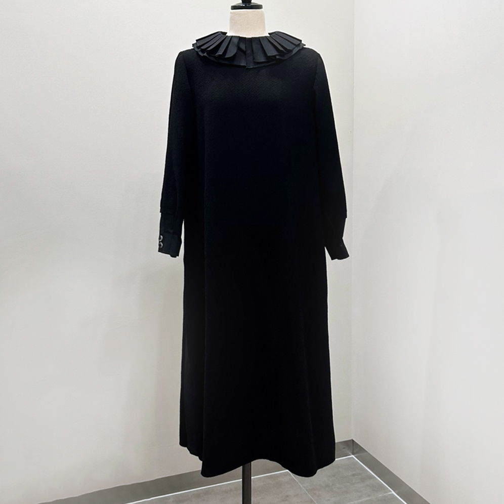 SJ 페미닌 블랙 드레스