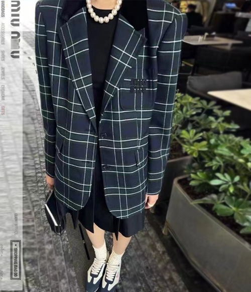 miu mi* check jacket ;클래식하고 깔끔한 체크 블레이져~로고버튼으로 더 만족!!