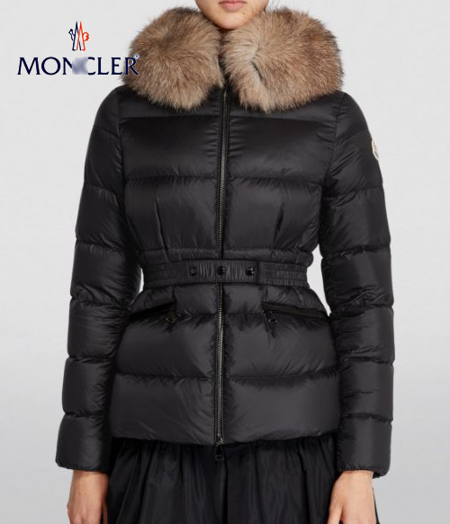 MONCLE* belted down jacket ;슬림함까지 책임져주는 다운패딩!! 풍성항 후드와 함께해요~