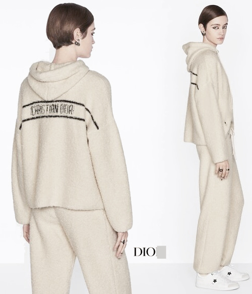 C. Dio* hooded jumper ;얼굴마저 화사해보이는 알파카 후디드 로고 점퍼!!