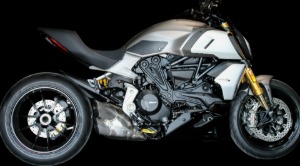 19- DUCATI DIAVEL 니그립패드