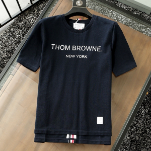 [국내배송] 톰브라운 THOMBROWNE 23ss 전면 로고 반팔티 네이비