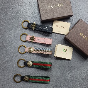 [국내배송] 구찌 GUCCI 로고 키링 4color