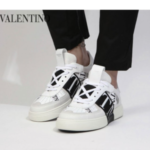 [국내배송] 발렌티노 VALENTINO 카프스킨 VL7N 스니커즈