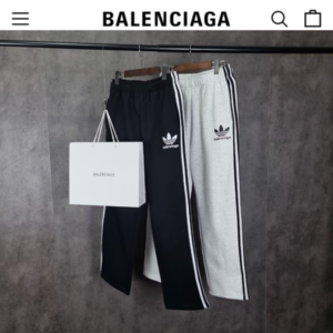 [국내배송] 발렌시아가 BALENCIAGA x 아디다스 ad 오버사이즈 불꽃 삼선 트레이닝팬츠 2color