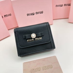 [국내배송} 미우미우 MIUMIU 마드라스 진주 반지갑 블랙