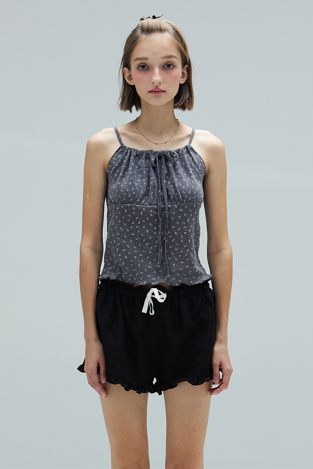 VIVI FLOWER SLEEVELESS - CHARCOAL