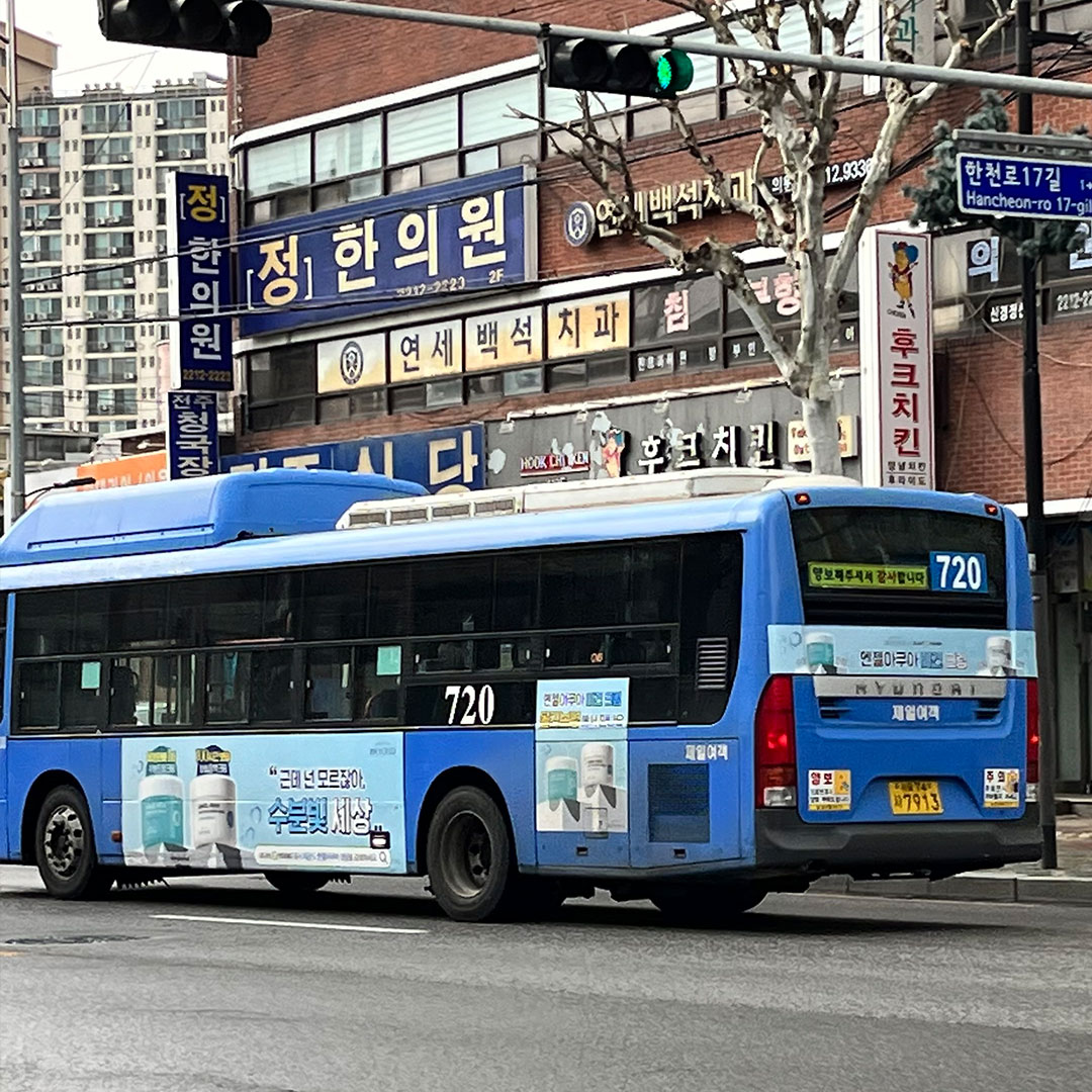 비욘드 기업 버스 광고진행